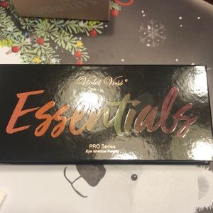 Violet Voss Essentials Pro Series Palette